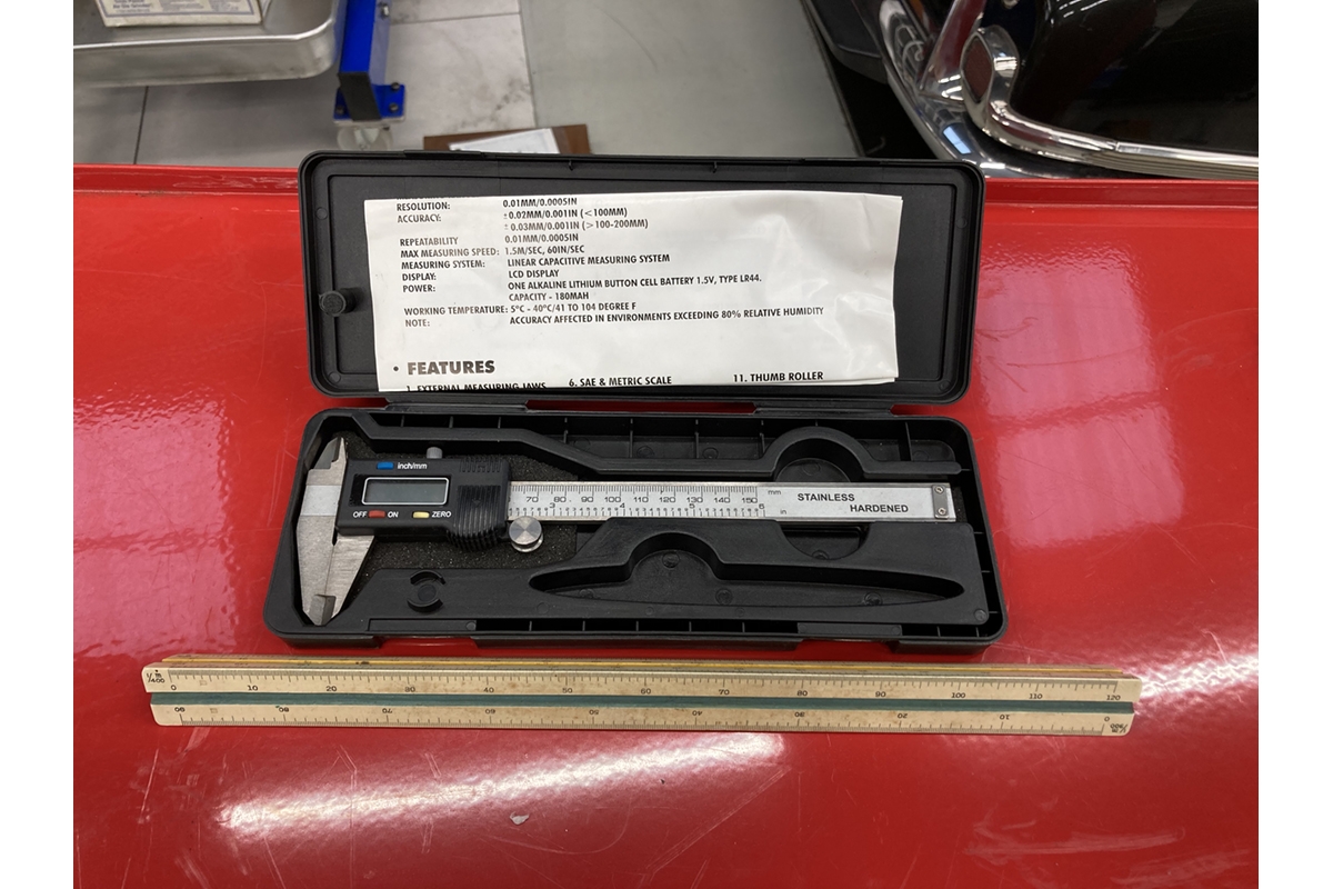 Digital caliper	
& Triangular scale