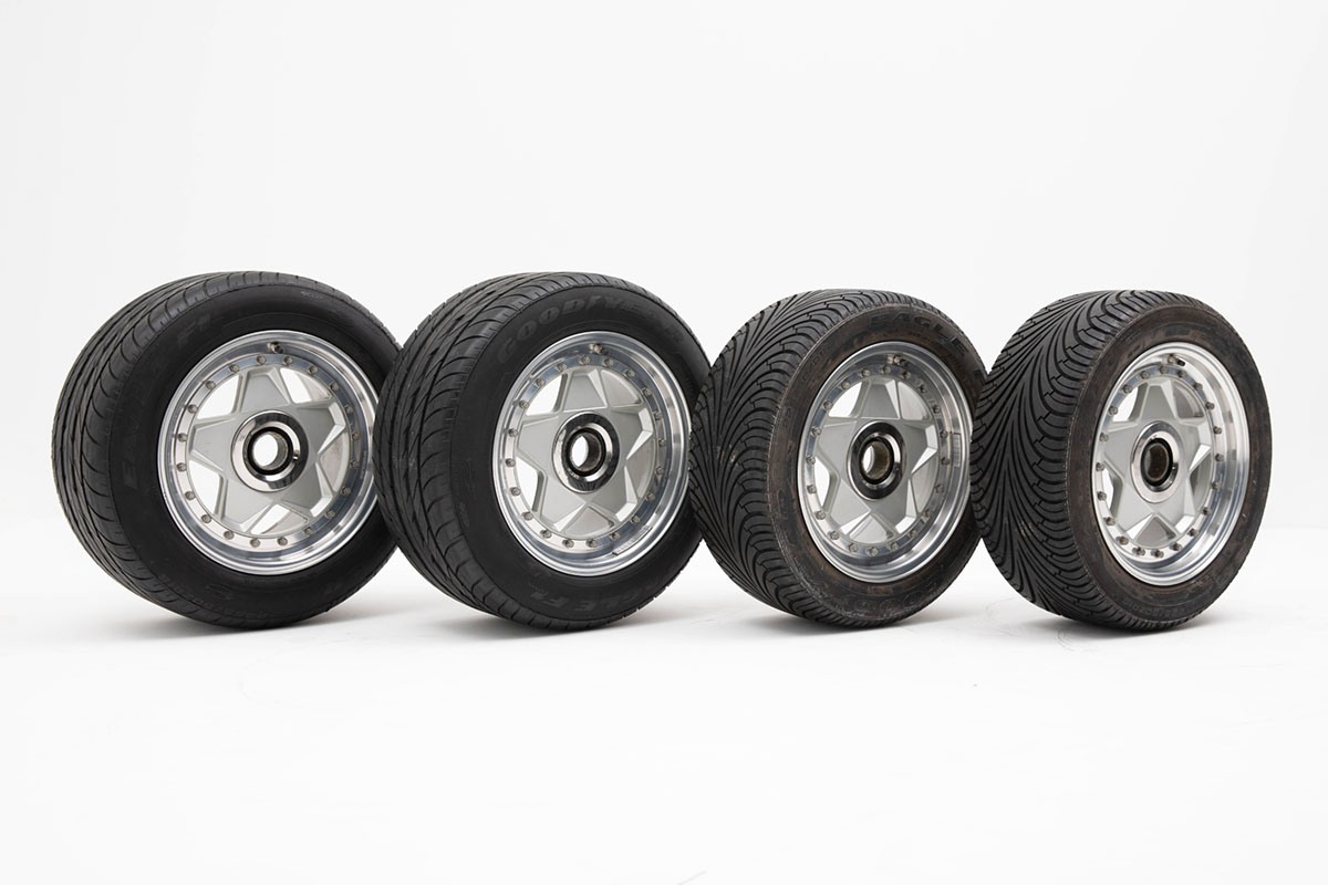 Foundation | 寄付
Ferrari 288 GTO
Wheels set