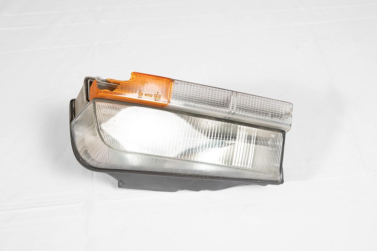 Front Right Light
for Ferrari 328
made by CARELLO