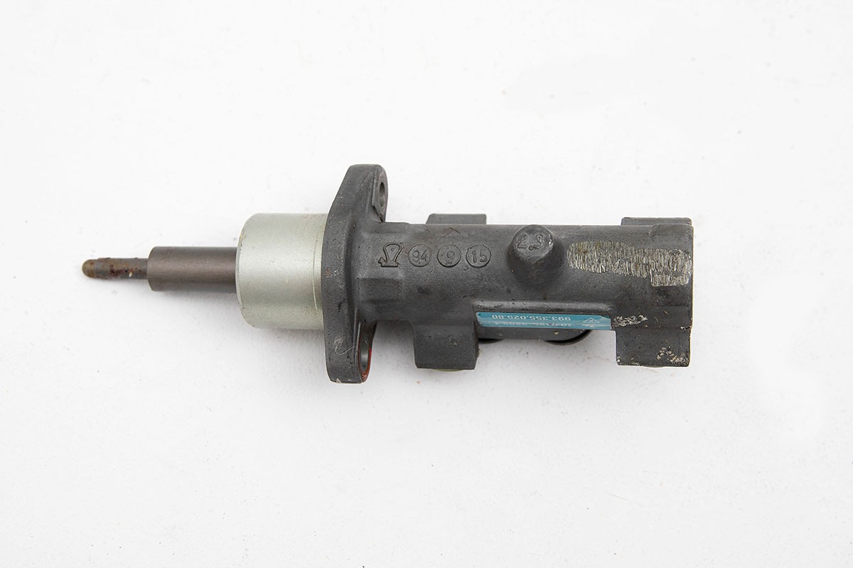 Porsche GT2 Racing
Brake Master Cylinder