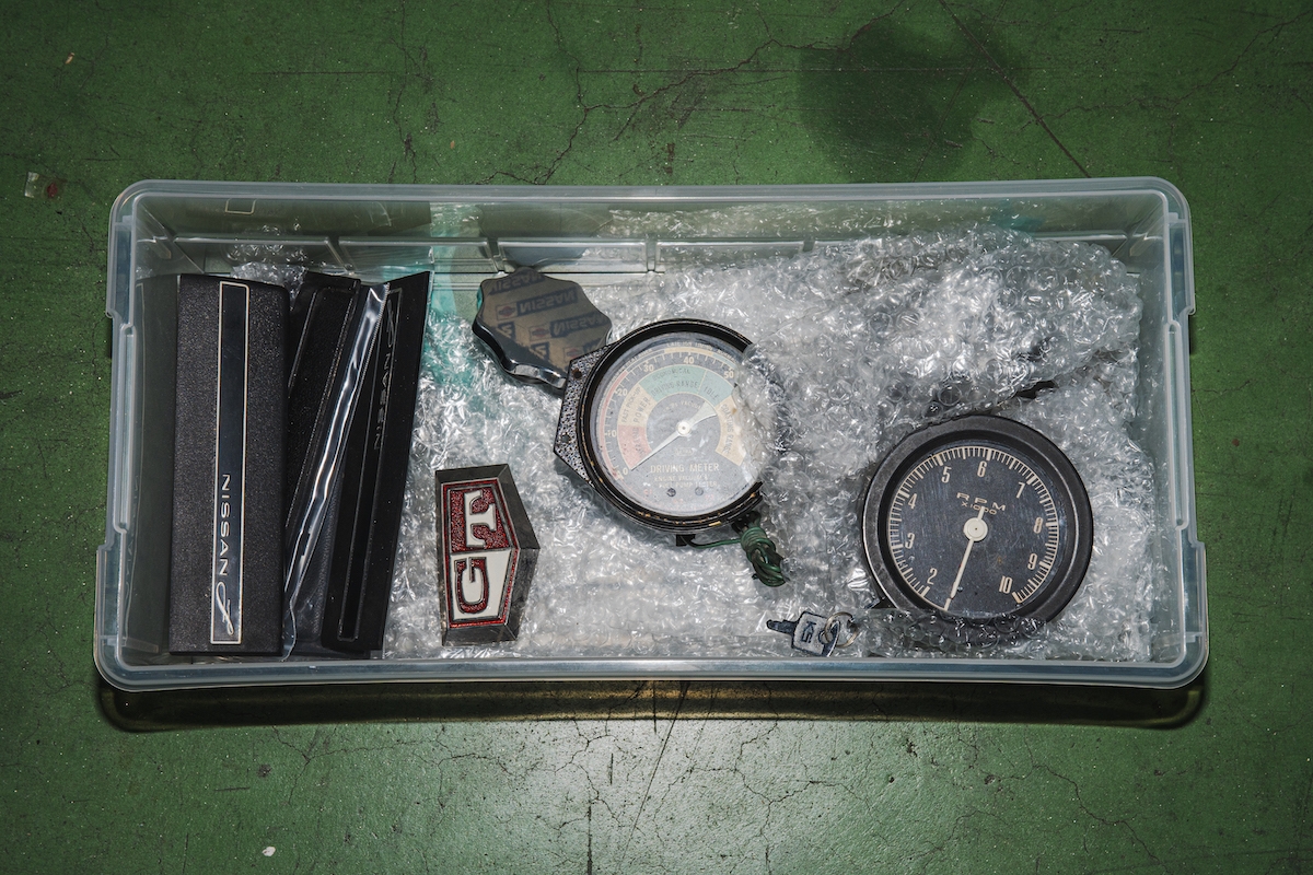 ラジオカバー、機械式タコメーター